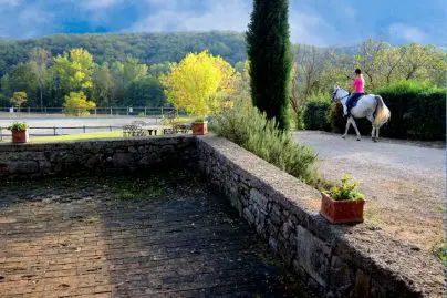 globetrotters travel horseback