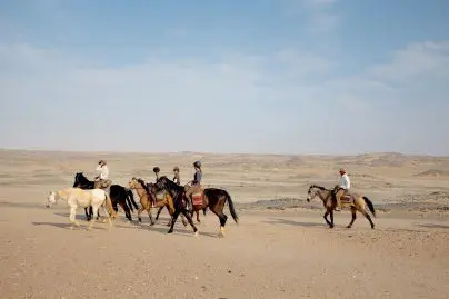 globetrotters travel horseback