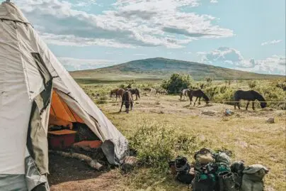 globetrotters travel horseback